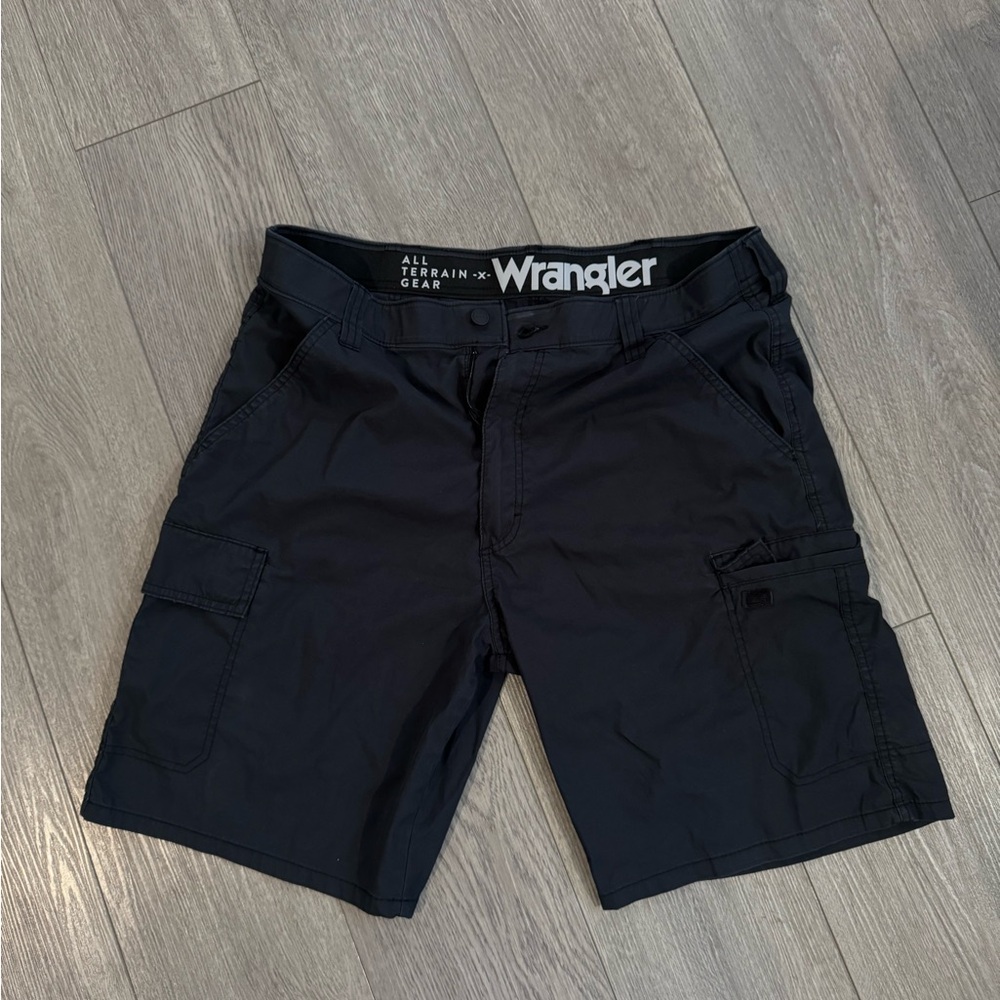 Wrangler ATG All Terrain Gear cargo shorts size 36 men